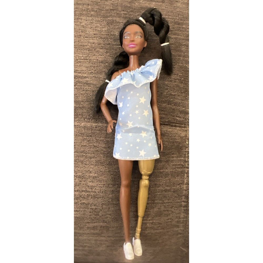 Fashionistas  Barbie doll #146  GHW60 with‎ prosthetic leg African American 2015